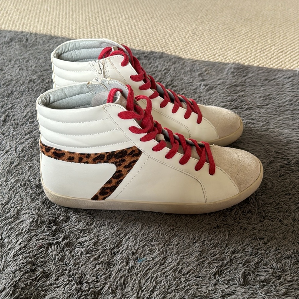 Like new! Steve Madden Bumping White Suede Hi-Top Sneakers